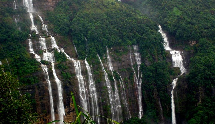Nohsngithiang Falls, Meghalaya