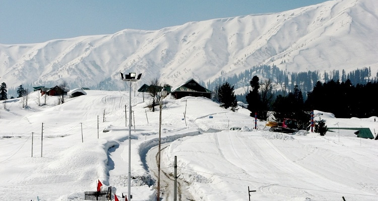 15 Best Places To See Snowfall In India