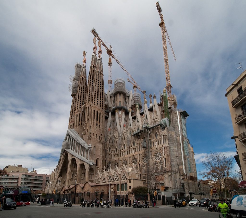 Popular churches in Europe : Sagrada Familia
