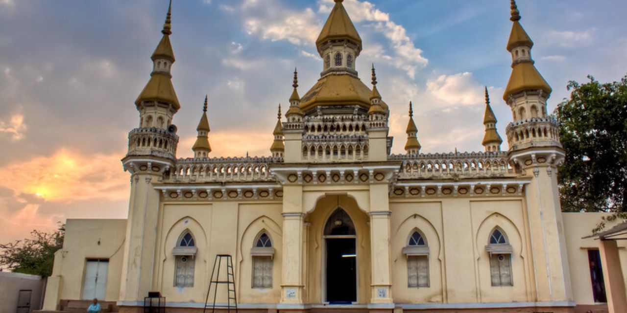 Begumpet Mosque; Places to visit in Hyderabad