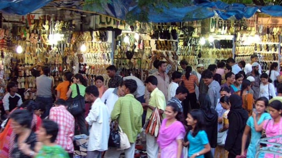 Fashion Street; Places to visit in Mumbai