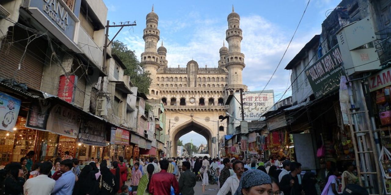 Laad Bazaar; Places to visit in Hyderabad