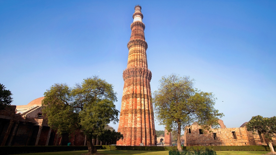 Qutab Minar; Places to visit in Delhi